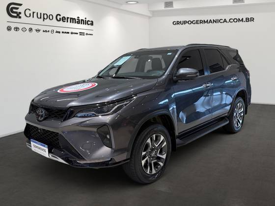 TOYOTA HILUX SW4 2.8 D-4D TURBO DIESEL SRX PLATINUM 7L 4X4 AUTOMÁTICO